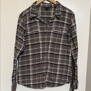 Patagonia Women’s Casual Plaid Shirt - Gray, black, and tan sz L
